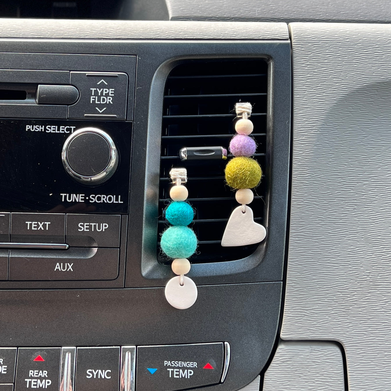 Natural Car Diffuser Vent Clip – BloomingLightVT